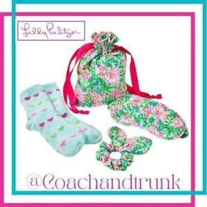 LILLY PULITZER Snuggle In Pouch Seasalt Blue Fruity Flamingo 4 Piece Set